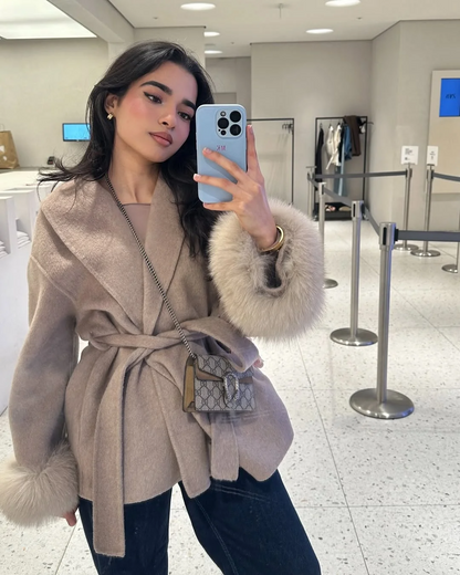Manteau en Laine à Poignets en Fourrure